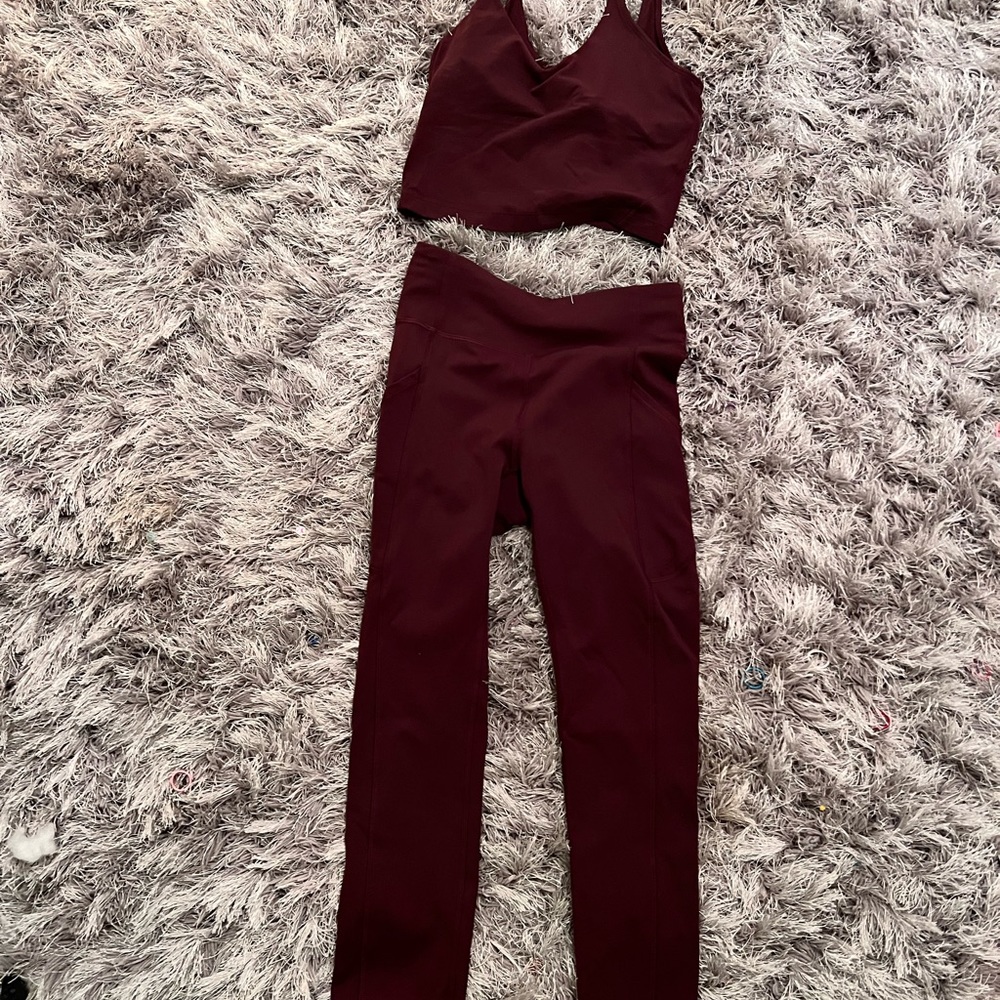 Lululemon maroon set sz4. In excellent condition